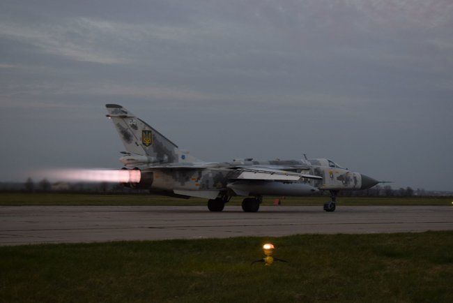 Экипажи Су-24М и Су-24МР оттачивали навыки техники пилотирования и навигации, - Минобороны 02