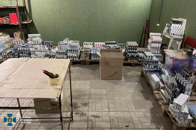 Блокирован сбыт контрафактных сигарет из ОРДЛО и оккупированного Крыма на сумму более 4 млн грн, - СБУ 02