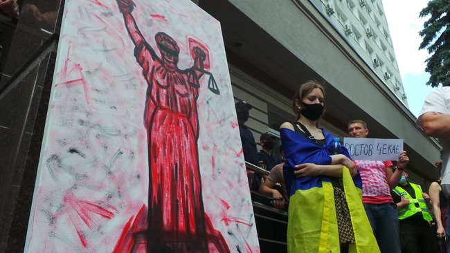 На акції на підтримку Стерненка сталися бійки між мітингувальниками і правоохоронцями: є затримані 06