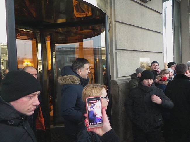 Это называется похищение, - Саакашвили прокомментировал попытку его задержания в столичном отеле 01