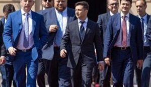 За первый год Зеленский выполнил около 20% своей предвыборной программы, далее будут сложные дела, -