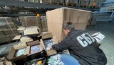 Рекордная партия техники Apple и Xiaomi на $1,5 млн выявлена в аэропорту "Борисполь", - СБУ. ФОТОрепортаж