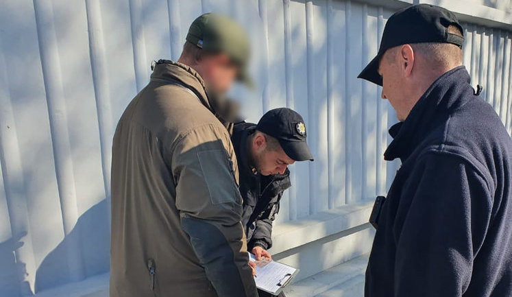 Полиция составила админпротокол за мелкое хулиганство на участника акции протеста под домом Порошенко. ФОТОрепортаж