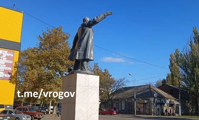 Окупанти повернули до Мелітополя пам’ятник Леніну, демонтований у 2015 році 01