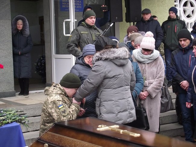 С воином 58-й ОМПБр Антоном Хобой, погибшим 26 января на Донбассе, простились в Шостке 10