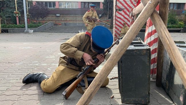 Бій воїнів УПА із солдатами НКВС відтворили в центрі Івано-Франківська 04