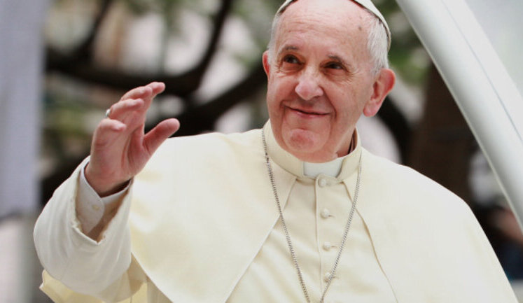Папа Римський Франциск заповів кошти на швидкі автомобілі для України