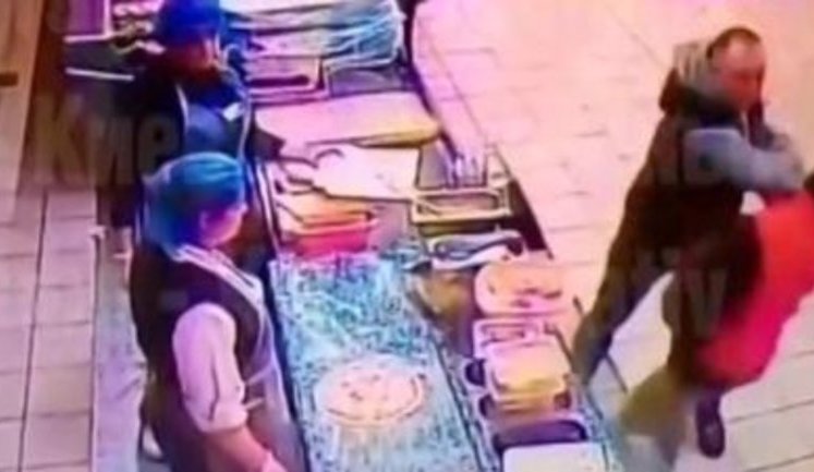 Під час конфлікту в київському супермаркеті покупець одним ударом убив іншого. ВIДЕО камер спостереження