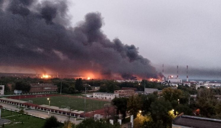 Українські дрони повторно вдарили по двох НПЗ у Росії: ціни на бензин оновили рекорди