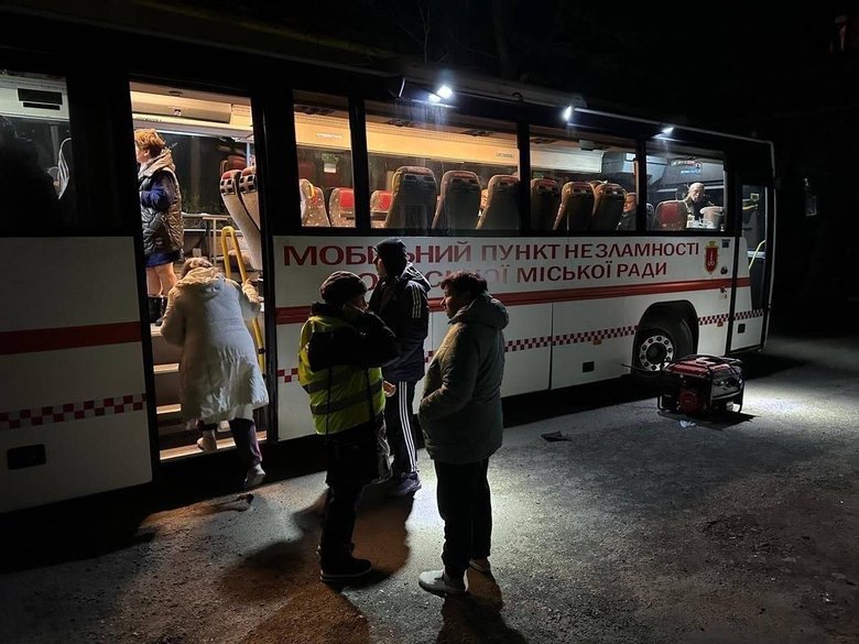 Російський удар по Одесі: двоє загиблих, десятки будинків пошкоджено