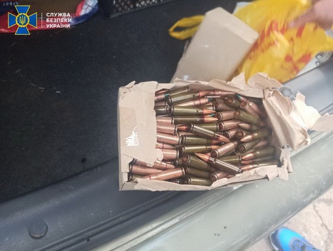 На Чернігівщині під час продажу боєприпасів затримано колишнього начальника артскладу військової частини, - СБУ 03