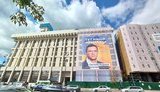 На Майдане Незалежности в Киеве на Доме профсоюзов повесили огромный баннер с пророссийским политиком Мураевым. ВИДЕО+ФОТОрепортаж