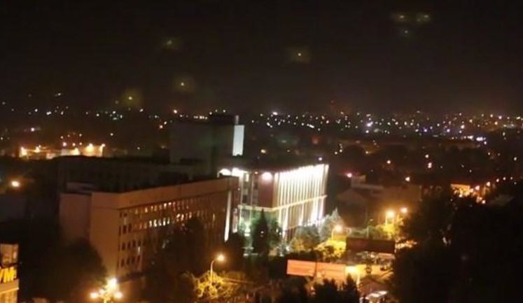 Террористы штурмуют полк Нацгвардии в Луганске (обновлено). ВИДЕО