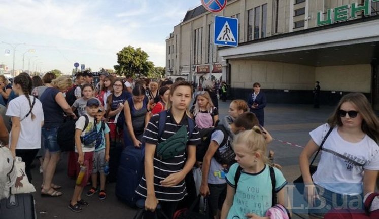 Через повідомлення про замінування на центральному залізничному вокзалі Києва евакуювали людей. ФОТО