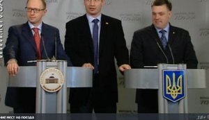 Лидеры оппозиции призвали киевлян на завтрашнюю акцию протеста под Верховную Раду. ВИДЕО