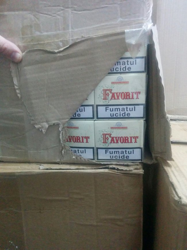 Велику партію фальсифікованих сигарет, призначену для незаконного переміщення в Румунію, вилучено в Чернівецькій області 06