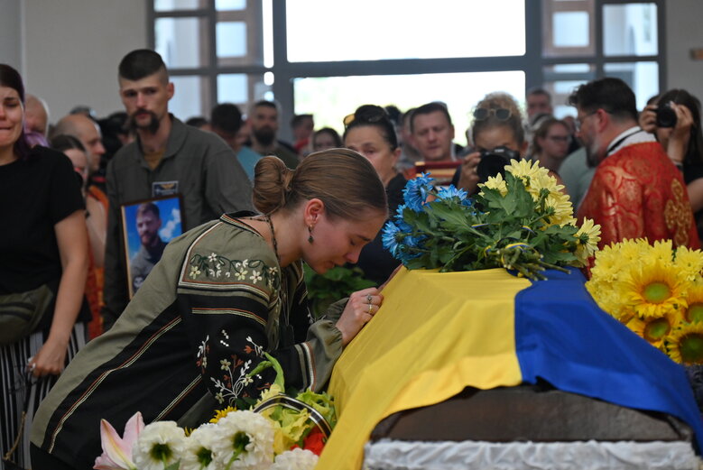 Із відомим льотчиком Андрієм Пільщиковим (Juice), який загинув в авіатрощі на Житомирщині, попрощалися у Києві 15