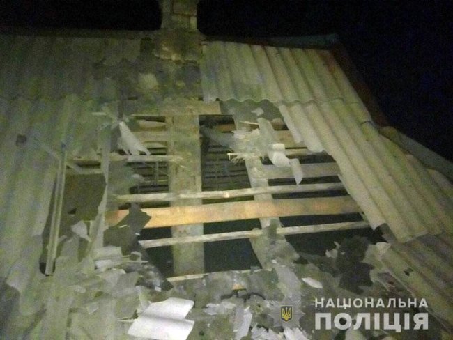 Последствия минометного обстрела наемниками РФ жилых кварталов Марьинки 02