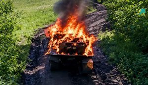 Оккупант на квадроцикле загорелся после попадания FPV-дрона операторов 17-й бригады НГУ. ВИДЕО