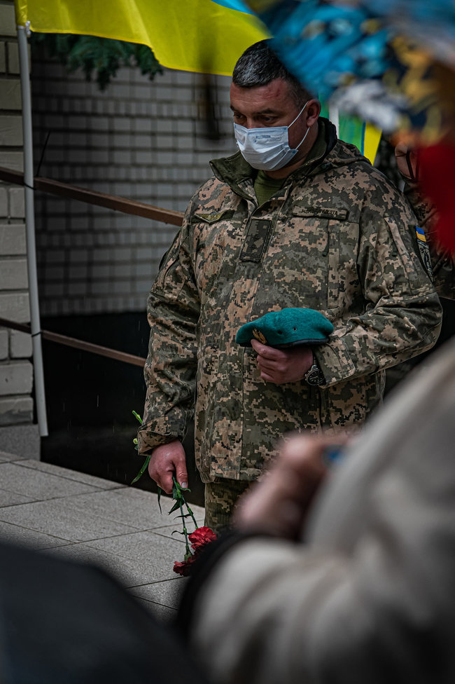 Меморіальну дошку морпіху 36-ї ОБрМП Михайлу Старостіну відкрили на Херсонщині 16