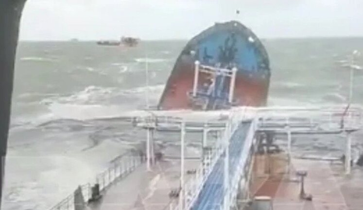 Accident of two Russian tankers in Kerch Strait threatens environmental disaster - Greenpeace