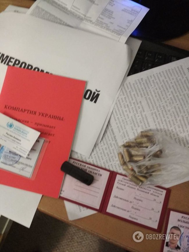 Продовжуючи справу великого жовтня: подробиці обшуків СБУ у Симоненка і КПУ 15