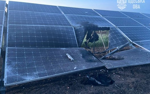 Росіяни атакували дронами підприємство на Одещині: пошкоджено сонячні панелі. ФОТОрепортаж