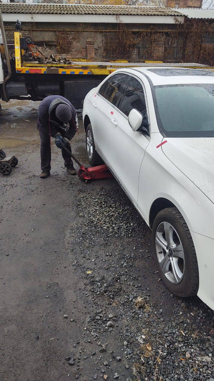 Перший автомобіль у водія-боржника вилучили у Харкові 04