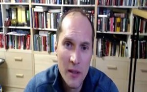 Ермак и Демченко даже не допрошены. В ОП ставят себя над Законом и не защищаются. Вместо этого направляют силовиков и следователей против меня - журналиста, - Бутусов. ВИДЕО