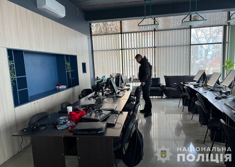 Нацполіція знешкодила шахрайські колл-центри, що вимагали мільйони у пенсіонерів