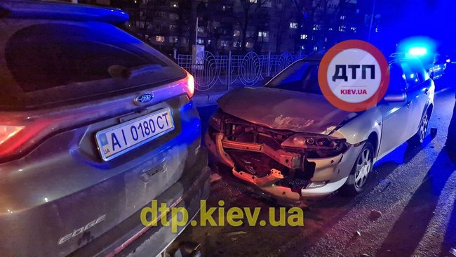 Пьяный водитель в Киеве протаранил полицейское авто, правохранительница попала в больницу, - соцсети 10