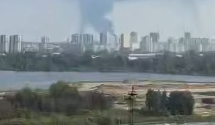 Уражено Тюменський НПЗ, підприємство в Кірові, судна та військовий корабель у Чорному морі, - Зеленський. ВIДЕО
