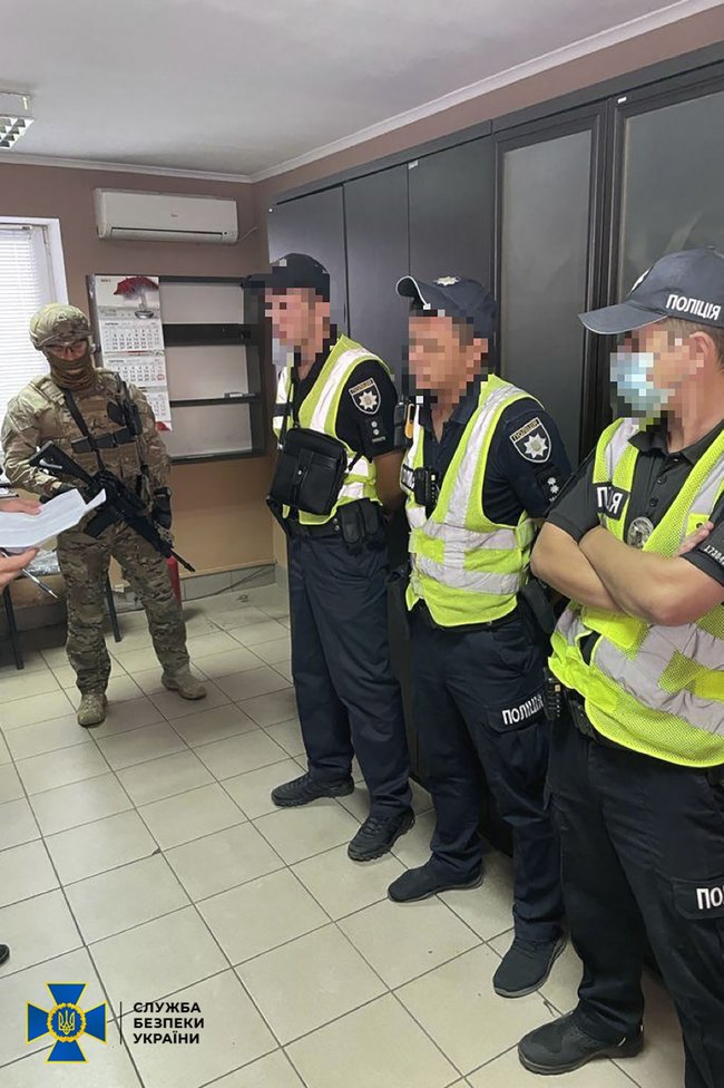 На фурах с перегрузом зарабатывали по 25 тыс. грн в день: На Херсонщине разоблачены патрульные 01