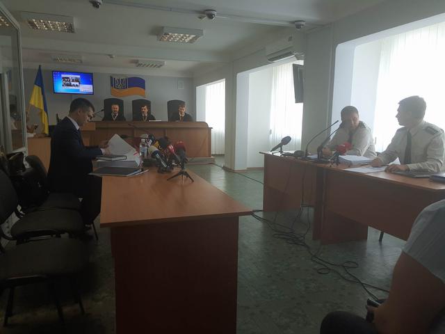Trial over Yanukovych 01