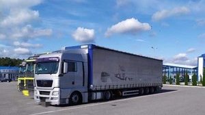 На Волыни 4 тонны контрабандной одежды стоимостью 12 млн грн пытались ввезти под видом гуманитарного секонд хенда, - Госпогранслужба. ФОТОрепортаж
