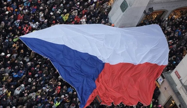 Десятки тисяч чехів вийшли на акцію підтримки президента Петра Павела