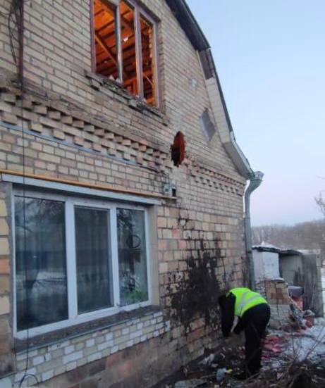 ОП про наслідки ранкової атаки дронами: У Києві пошкоджено 2 адмінбудівлі, у Вишневому - приватний будинок 02