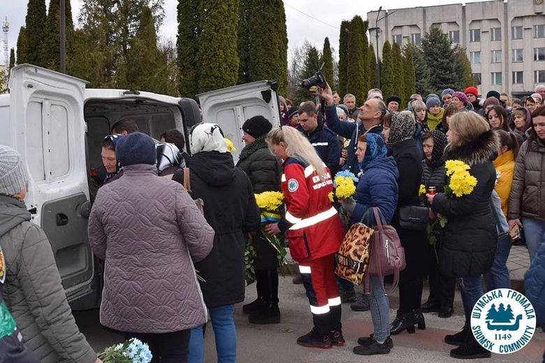 Тернопільщина попрощалася із загиблим 38-річним воїном Сергієм Грищуком, який повернувся із Польщі, щоб боронити країну 03