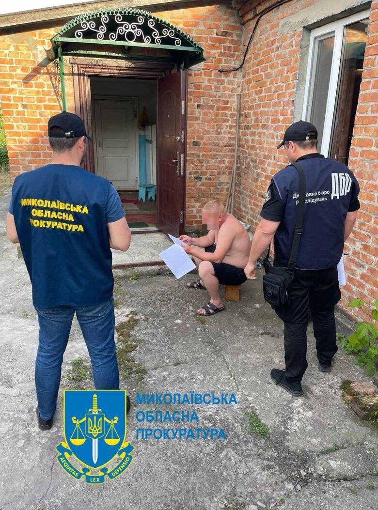 Двоє поліцейських передали окупантам табельну зброю на Миколаївщині, - Офіс Генпрокурора 01