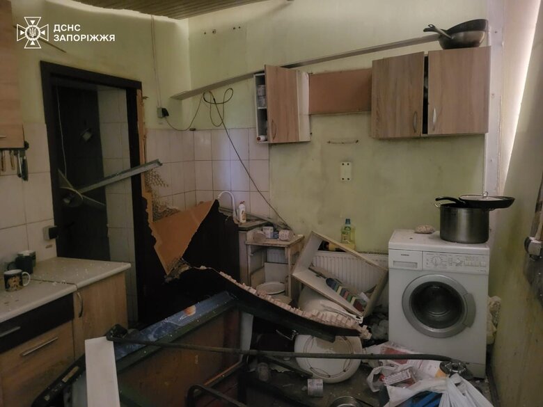РФ нанесла удар по пожарной части в Запорожье