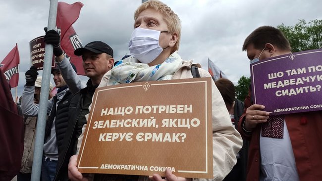 Зеленський любить теплі ванни, але хто сказав, що ця тепла рідина - вода?: Під стінами ДП Антонов відбувається акція 19