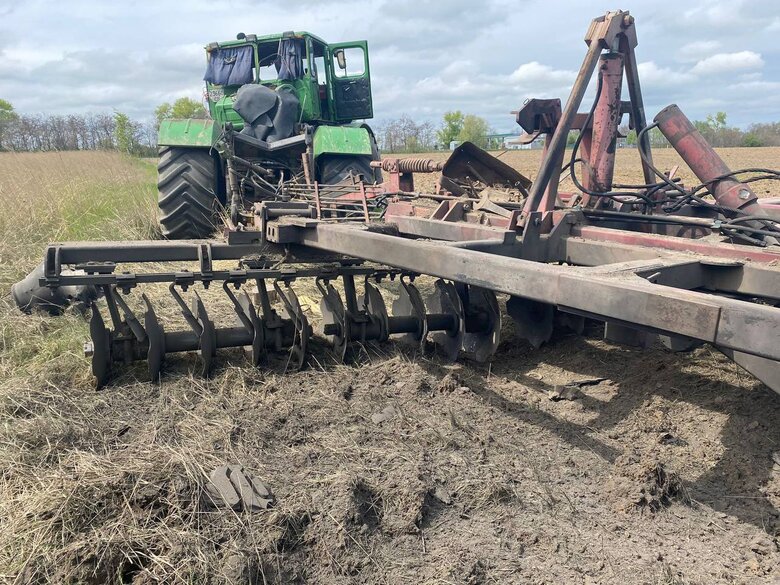 На околицях Чернігова трактор підірвався на міні, - ОК Північ 01 На околицях Чернігова трактор підірвався на міні, - ОК Північ 01