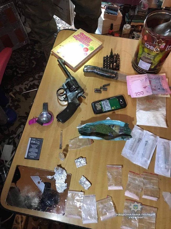 Озброєну злочинну групу наркоторговців затримано на Київщині 07 Озброєну злочинну групу наркоторговців затримано на Київщині 07