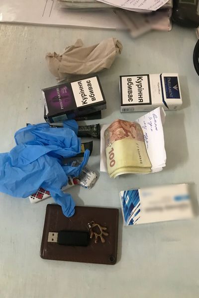 Затримано медпрацівника, який продавав наркотики засудженим у колонії на Харківщині, - прокуратура 02