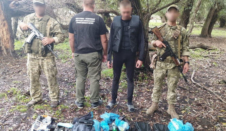 Man wearing life jacket and flippers who was planning to illegally get to Romania was detained on Danube - State Border Guard Service. VIDEO&PHOTOS