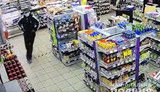 Бывший работник киевской заправки ограбил ее с газовым баллончиком - унес 85 тыс. гривен. ФОТО