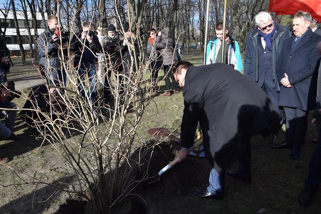 Vasyl Stus Park opened in Warsaw 05