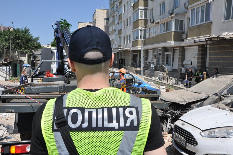Нічна російська атака на Київ: У будинку в Голосіївському районі пошкоджено 12 квартир 41