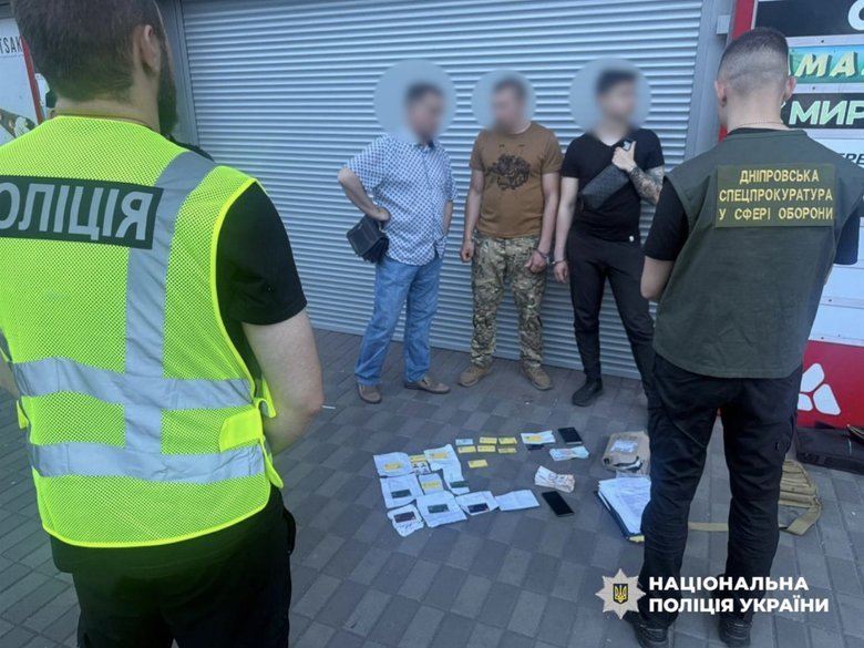 Вымогали деньги за беспрепятственное прохождение службы
