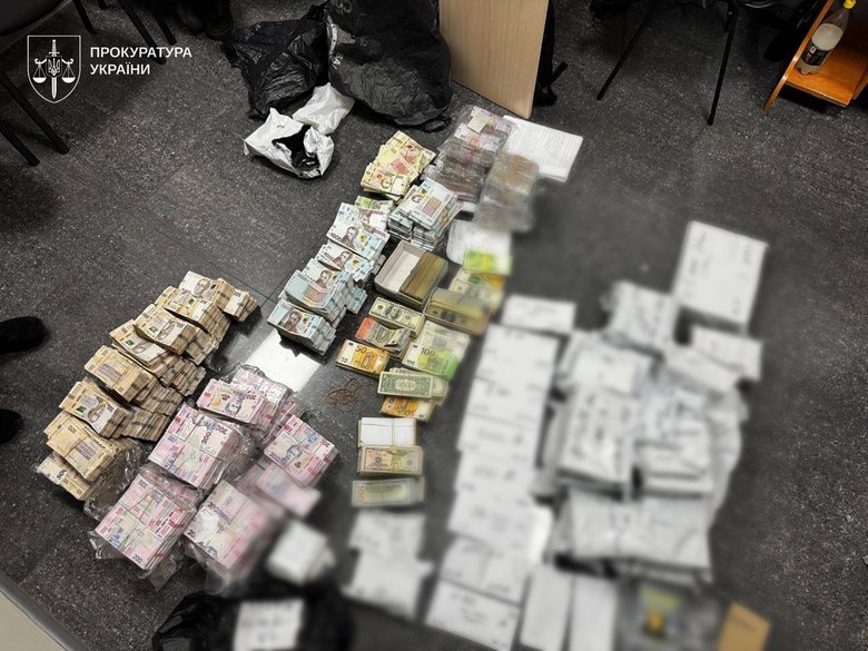Готівка, валюта та цифрові активи: в Україні викрили тіньову фінансову мережу на сотні мільйонів